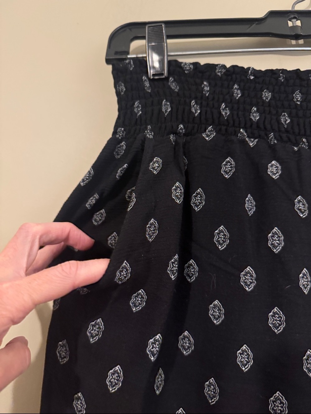 NWT- Kingston Grey Juniors' Full Length Wide-Leg Pants - black/white, Medium - Picture 6 of 10